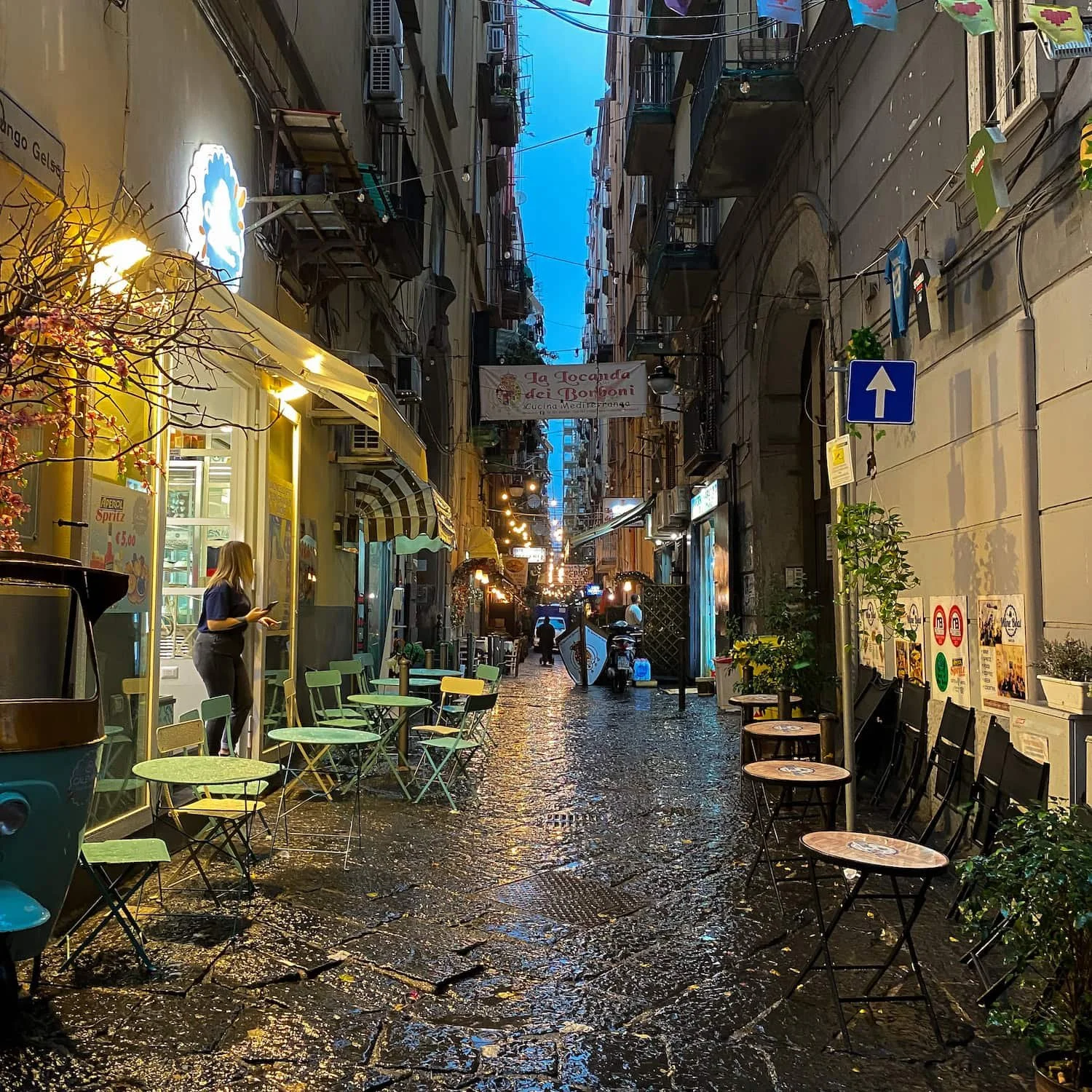 Naples streets at night — is Naples safe?